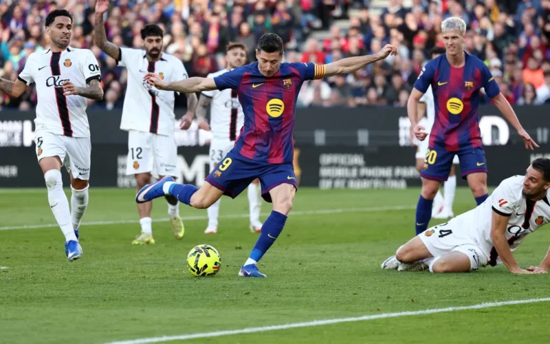 رقم تاريخي جديد.. ليفاندوفسكي يزاحم ميسي ورونالدو في مباراة برشلونة ومايوركا اليوم